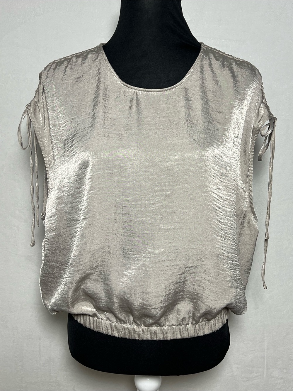 LAUNDRY by Shelli Segal Silky Satin Gray Blouson Elastic Shirred Top - size M/L
